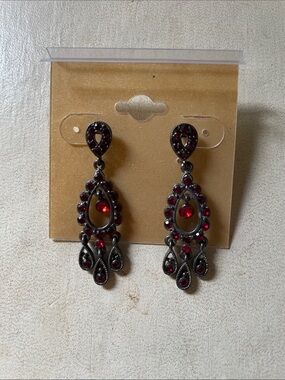 Vintage-Inspired Red Teardrop Dangle Earrings